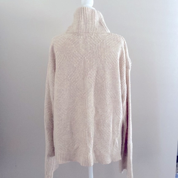 WoolRich oatmeal shaggy rug turtleneck sweater - Picture 4 of 7